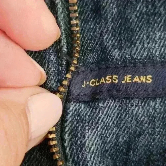 Nautica Relaxed Fit  Mid-rise Straight Leg Medium Wash Jeans Size 32W x 30L EUC - Picture 4 of 12